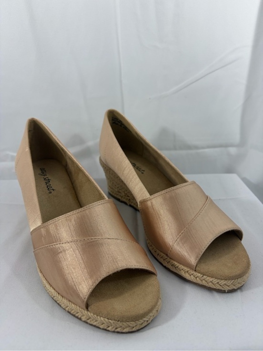 NWT Easy Street Women’s Size 8 Gold Open-Toe Wedge Espadrille